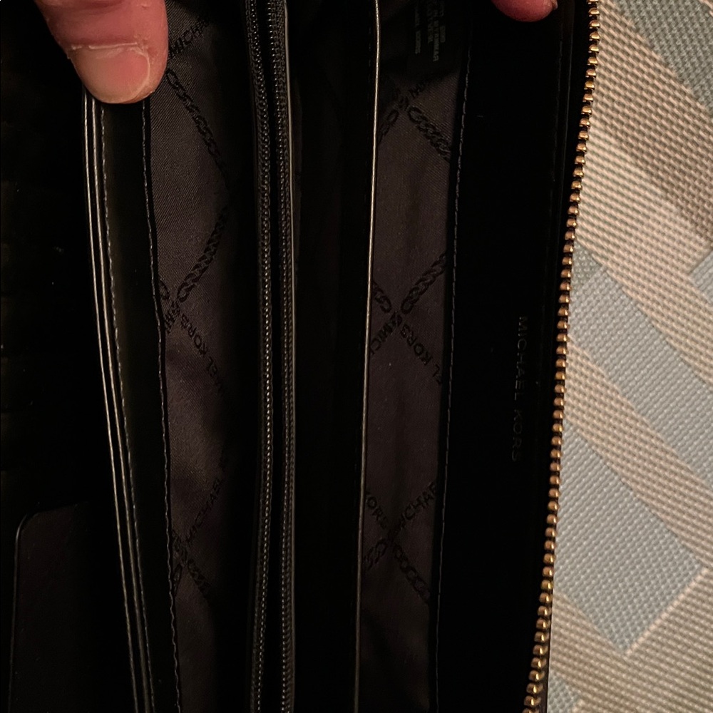 Michael Kors Jet Black Zip-Around Wallet new - Picture 4 of 4